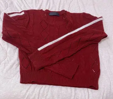 미카레미카레 세로선이 들어간 빨간색 니트 Freesize