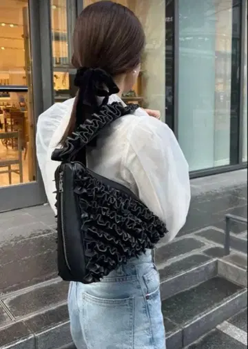 bibiy 트라이앵글 숄더백 프릴