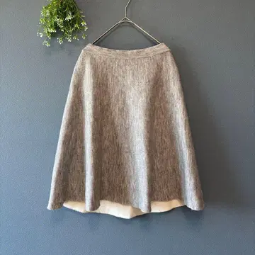 어반 리서치 [F] 고급 내추럴 울 블렌드 무릎 기장 플레어 니트 스커트