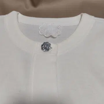 루크쿠 화이트 가디건과 스커트 세트