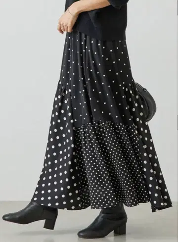[ 새상품급 ] BEARDSLEY 도트 패치워크 롱 스커트 블랙 0사이즈
