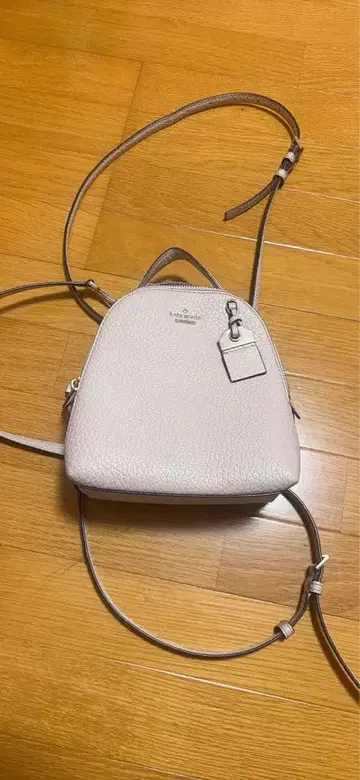 케이트 스페이드 라이트 그레이 백팩