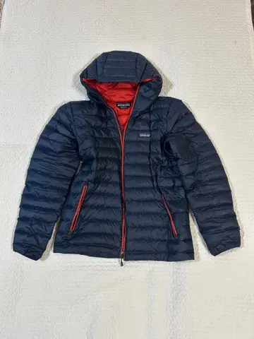 파타고니아 얇은 소재 다운 네이비 컬러