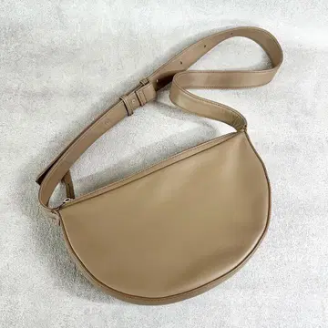 새상품급 TREASURE TOPKAPI 하프문 숄더백 베이지