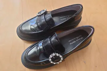 Oriental Traffic 비쥬 장식 블랙 로퍼 졸업식 결혼식