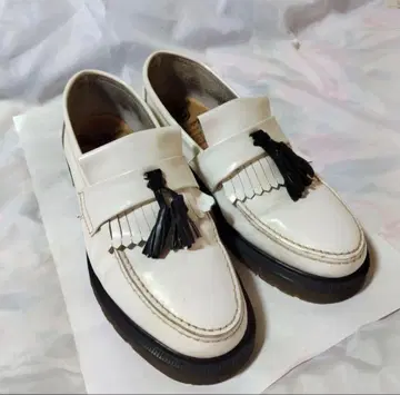 잉글랜드제 닥터마틴 태슬 로퍼 화이트 레어