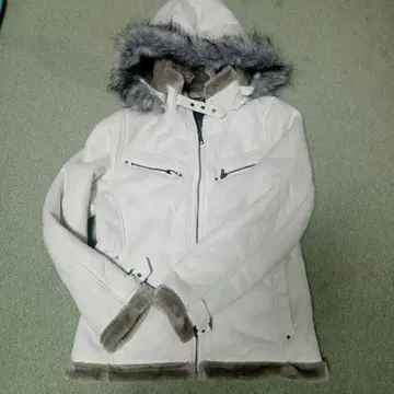 퍼 포함 화이트 코트