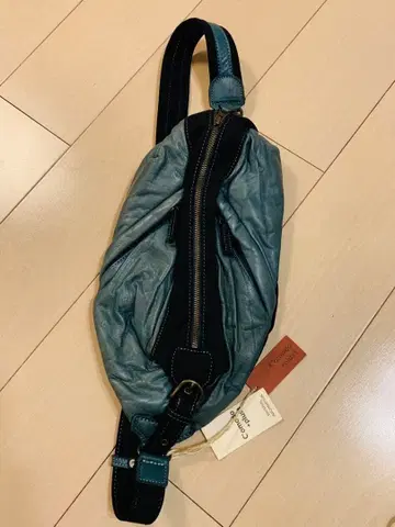 C'omodo+plust 코모도플라스트 천연 가죽 바디백