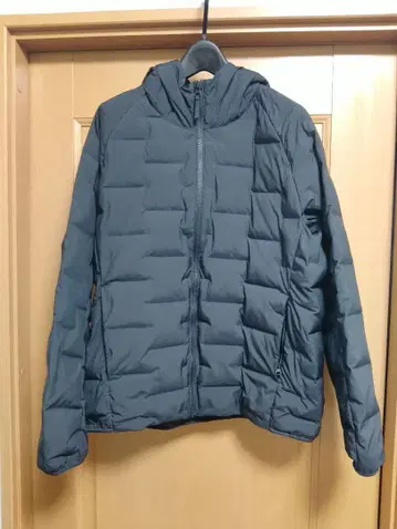 유니클로 퍼프테크 후드티 블랙