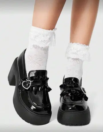 통굽 블랙 로퍼 하트 모티브