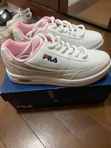 새상품 FILA 화이트/핑크 스니커즈