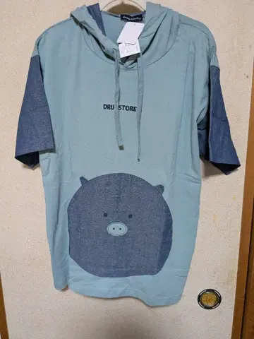 드럭 스토어즈 돼지 얼굴 프린트 후드 부착 T셔츠 F 사이즈 미사용