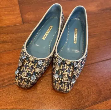 마놀로 블라닉 행기시 트위드 비쥬 버클