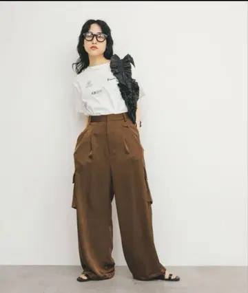 [ 미사용 새상품 ] KBF 브라운 새틴 카고 팬츠 사이드 포켓 포함