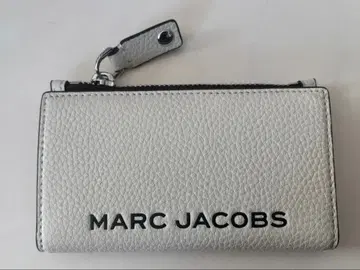 MARC JACOBS 화이트 프래그먼트 케이스
