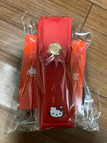 헬로키티 립 파우치 레드 키링 포함