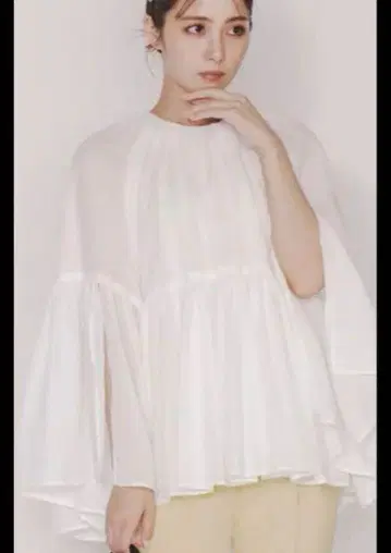 페플럼 케이프 블라우스 CERFORD 셀포드