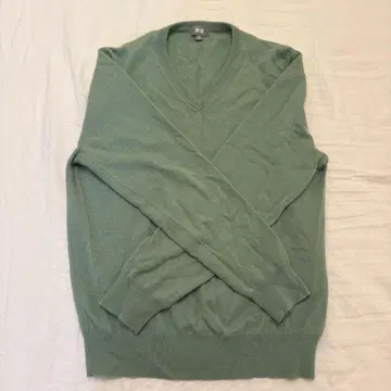 유니클로 캐시미어 V넥 스웨터 라이트 그린 M 351-149125