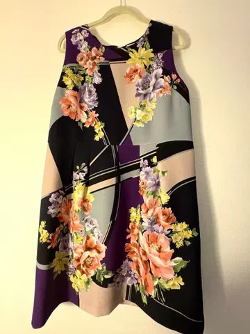 [새상품급] 로즈 티아라 빅 사이즈 무릎 기장 원피스 46