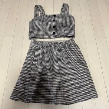 체크 무늬 크롭 탑 & 플레어 스커트 세트