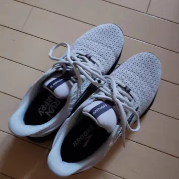 BROOKS ANTHEM 5 화이트 스니커즈