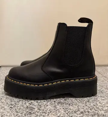 닥터마틴 통굽 2976 쿼드 사이드 고어 부츠