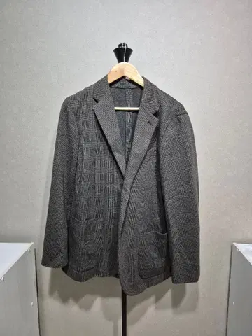 브라운 체크 무늬 테일러드 자켓과 팬츠 세트