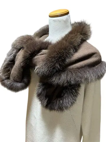 퍼 달린 숄 니트 브라운