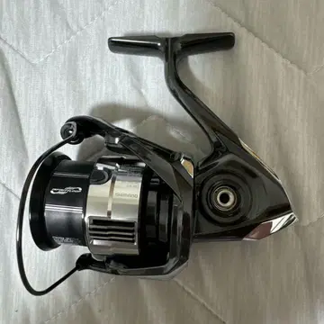 시마노 23 뱅퀴시 2500S 시마노 릴 케이스 포함