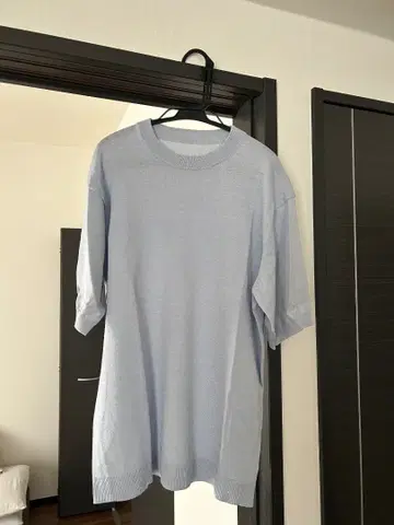 라이트 블루 반팔 니트탑