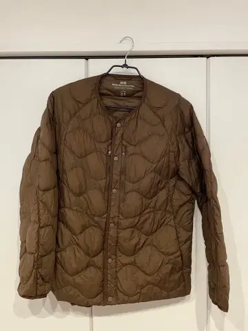 화이트 마운티니어링 유니클로 울트라 라이트 다운 M 브라운