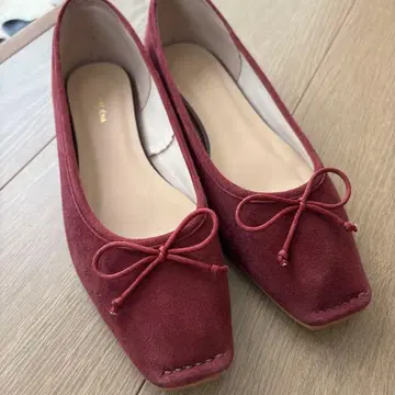 버건디 스웨이드 플랫슈즈