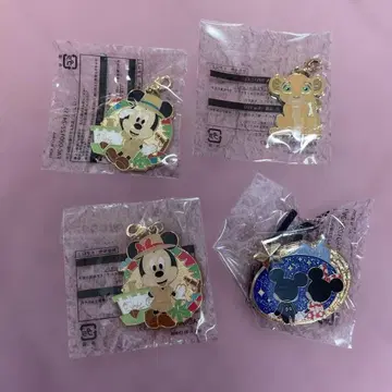 미키와 심바 참, 한정판 핀 배지