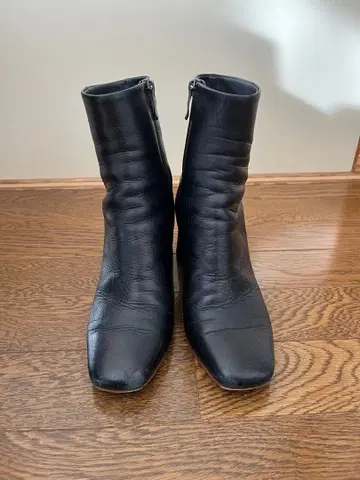 DIANA 가죽 숏부츠