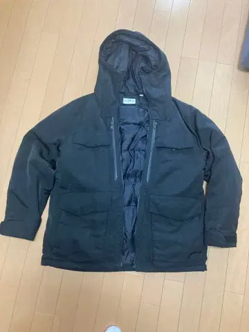 유니클로 화이트 마운티니어링 다운 자켓 클리닝 완료