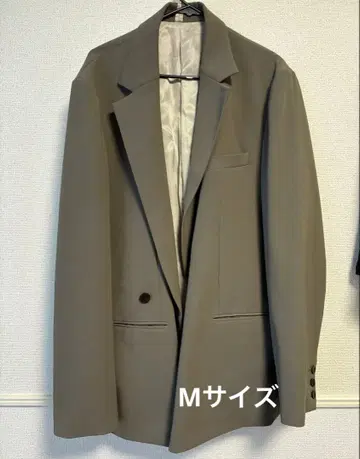 에드위나 홀 Edwina Hoerl 다우어브레너 자켓