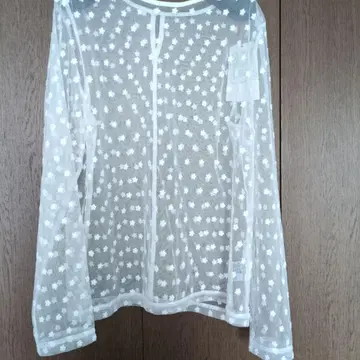 미사용 새상품 OPAQUE CLIP 튤 긴팔 상의 별 모양 자수