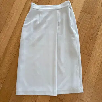 SOEJU 소쥬 타이트 스커트 베이지