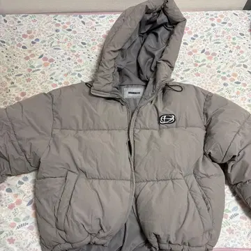 ADAMASTE 그레이 다운 자켓 후드 부착