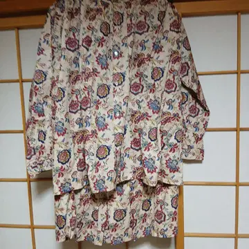 이치 앤티크 새상품 꽃무늬 긴팔 셔츠와 스커트 크림색