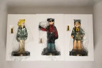 메트로폴리스 한정판 1500 폴리스톤 피규어 3체 세트