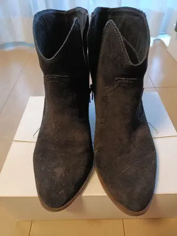 OPAQUE 블랙 스웨이드 앵클부츠