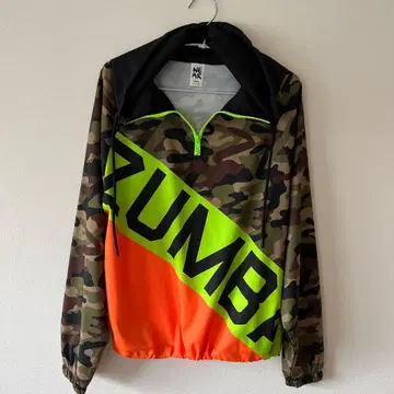 ZUMBA 후드 부착 카모플라쥬 자켓 XS