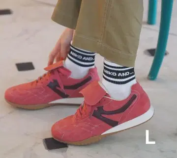 niko and - 플랩 포함 스니커즈