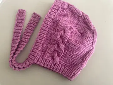 HOLIDAY CABLEKNIT BABY BONNET