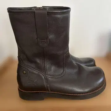 다크 브라운 가죽 숏부츠