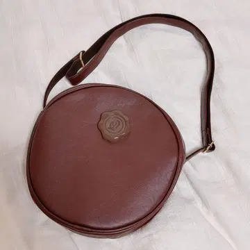 Q-pot. 초콜릿 라운드 숄더백