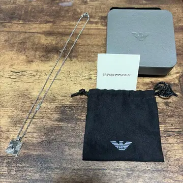 엠포리오 아르마니 기하학 패턴 목걸이