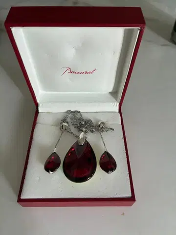 [ 단종품 ] Baccarat 빨간색 레드 드롭형 목걸이와 귀걸이 세트