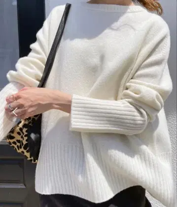 스픽앤스팬 벌키얀 롱 리브 풀오버 화이트